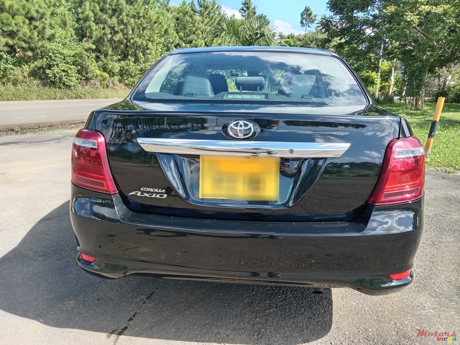 2018' Toyota Axio Automatic photo #2