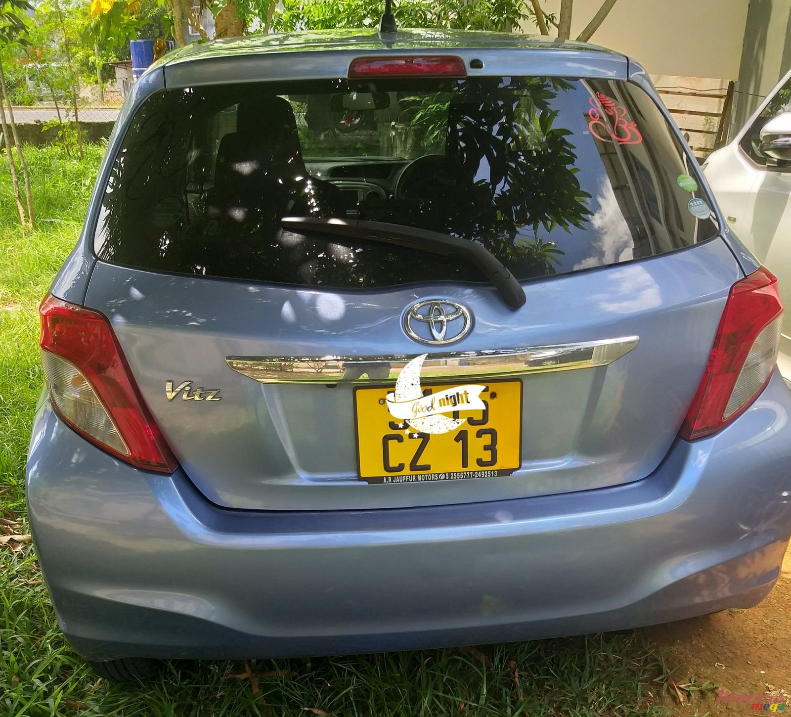 2013' Toyota Vitz photo #1