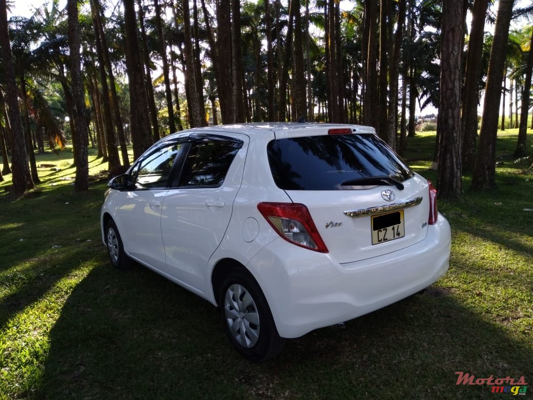2014' Toyota Vitz photo #4
