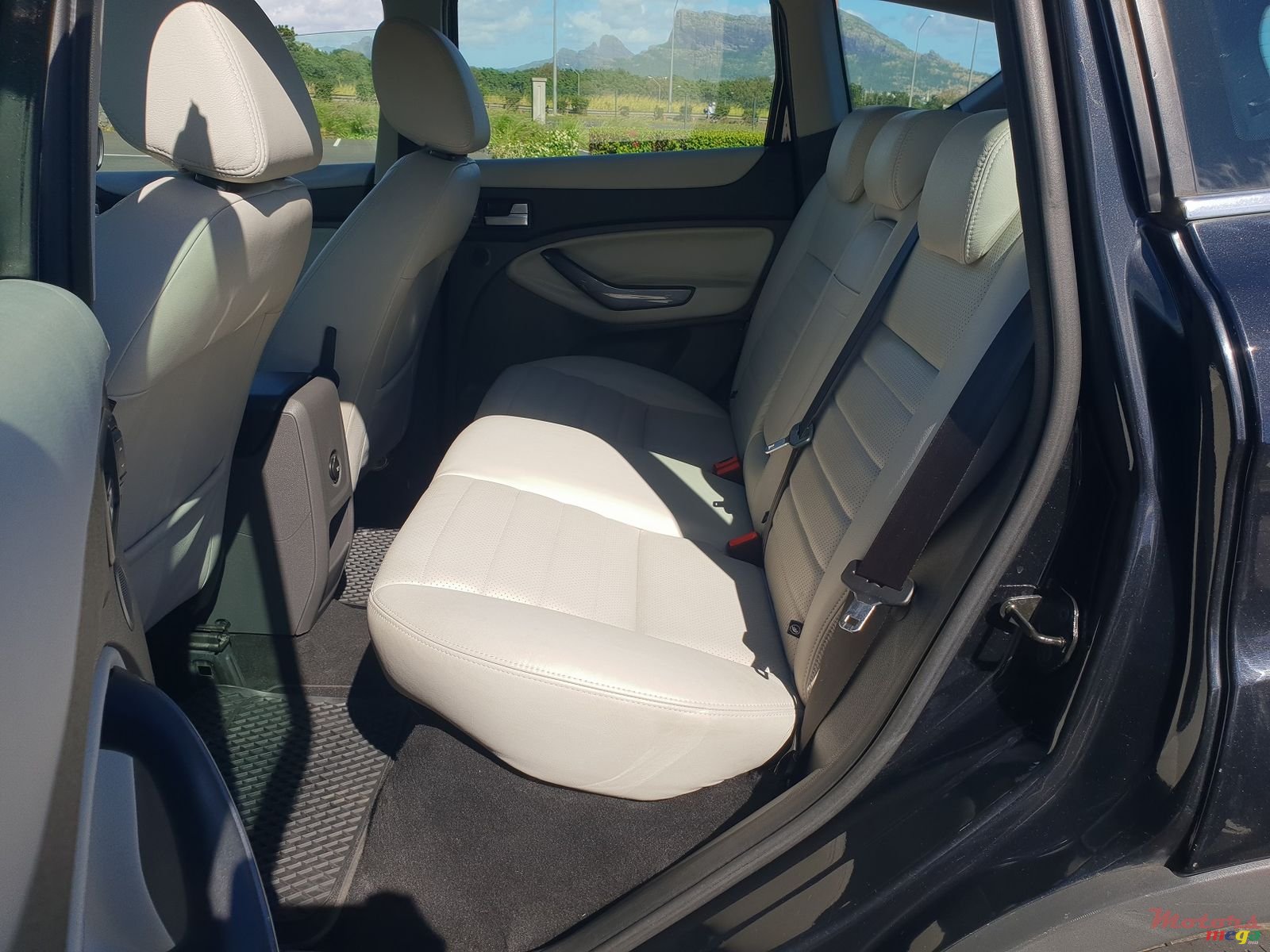 2011' Ford Kuga photo #6