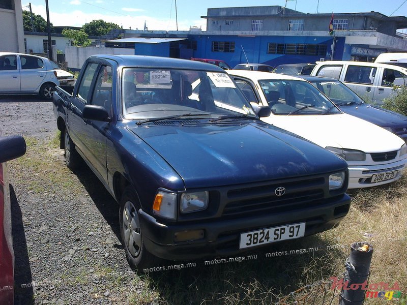 1997' Toyota Hilux photo #1