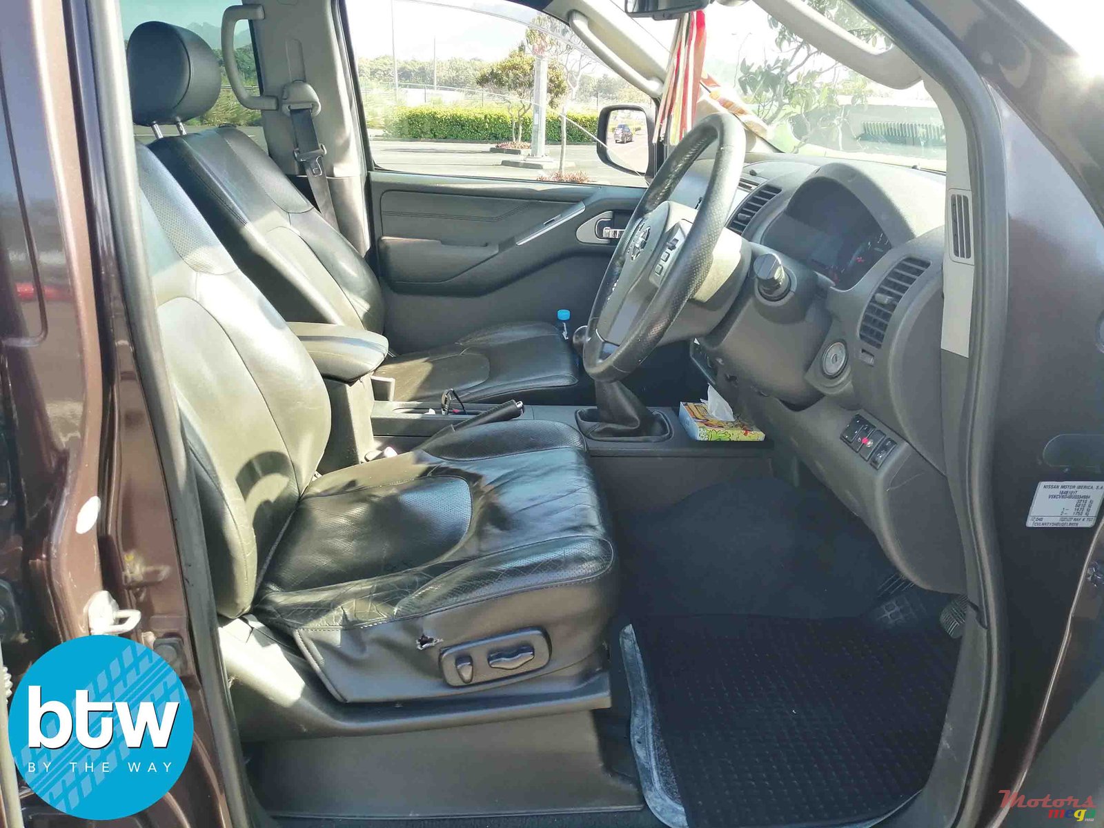 2009' Nissan Navara photo #4