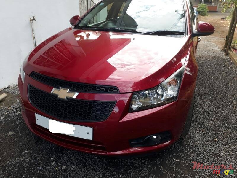 2010' Chevrolet Cruze LT photo #1