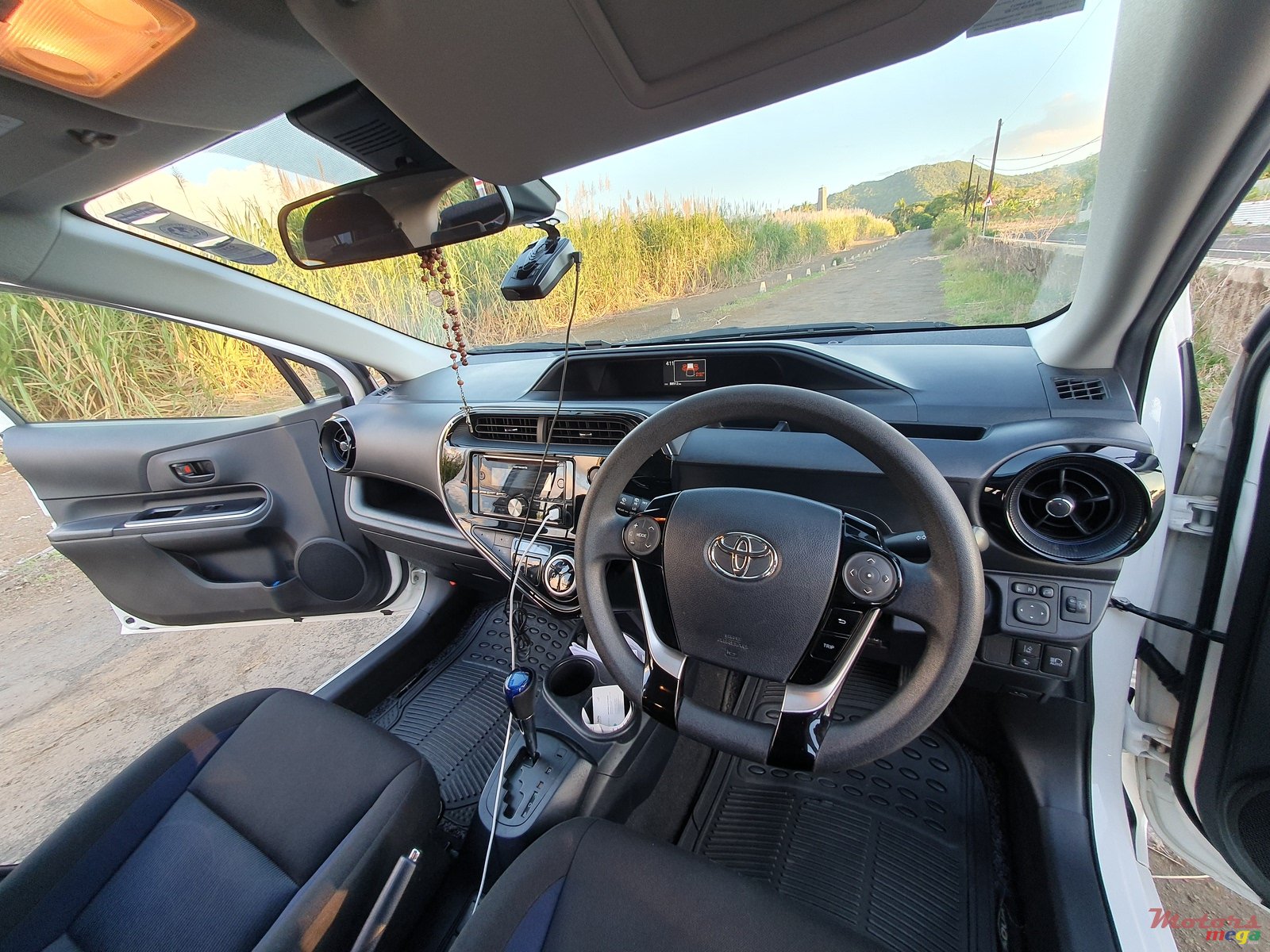 2018' Toyota Aqua photo #6