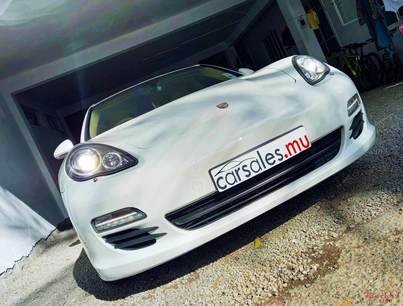 2012' Porsche Panamera S Hybrid 3.0 photo #1