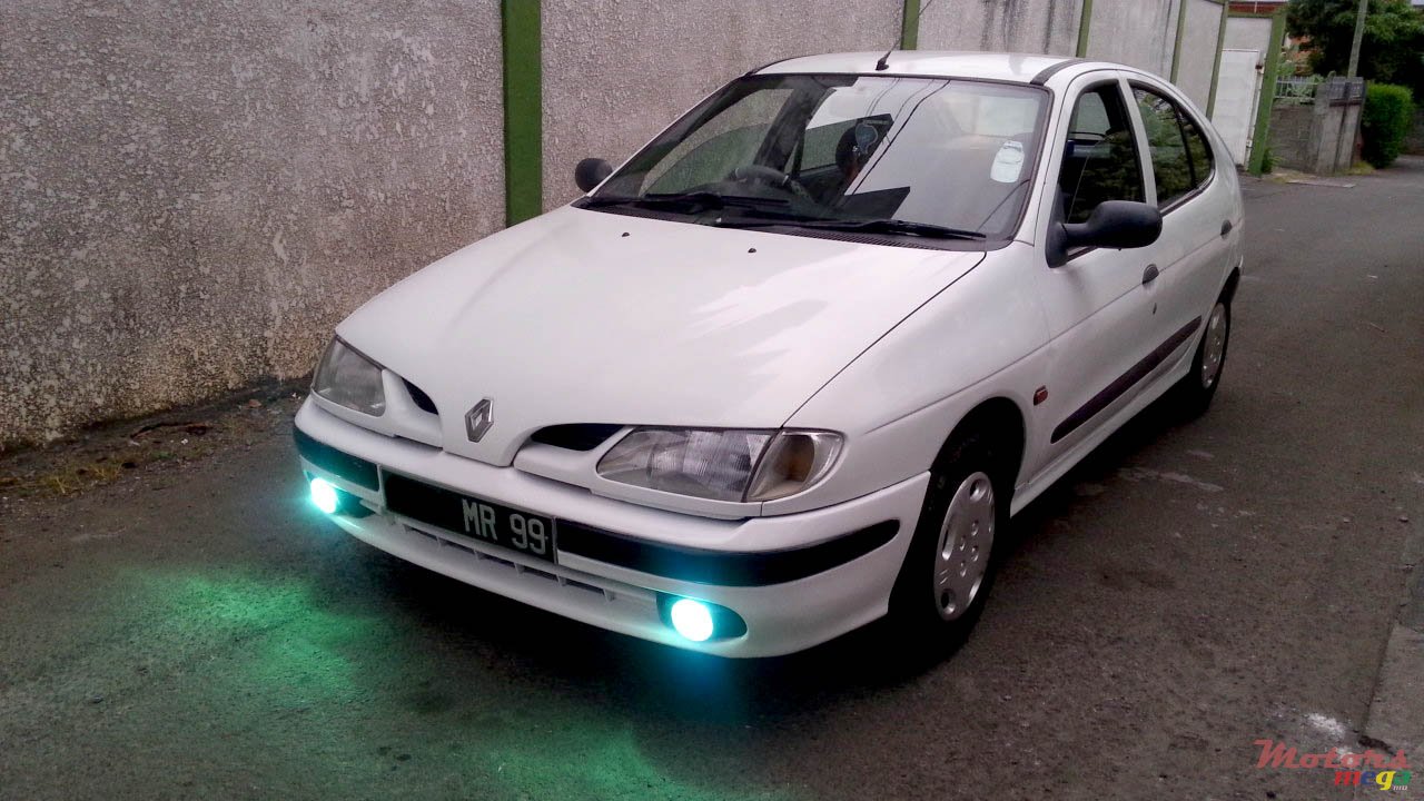 1999' Renault Megane photo #1