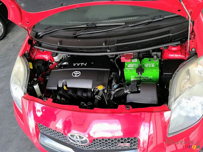 2007' Toyota Vitz RS photo #6