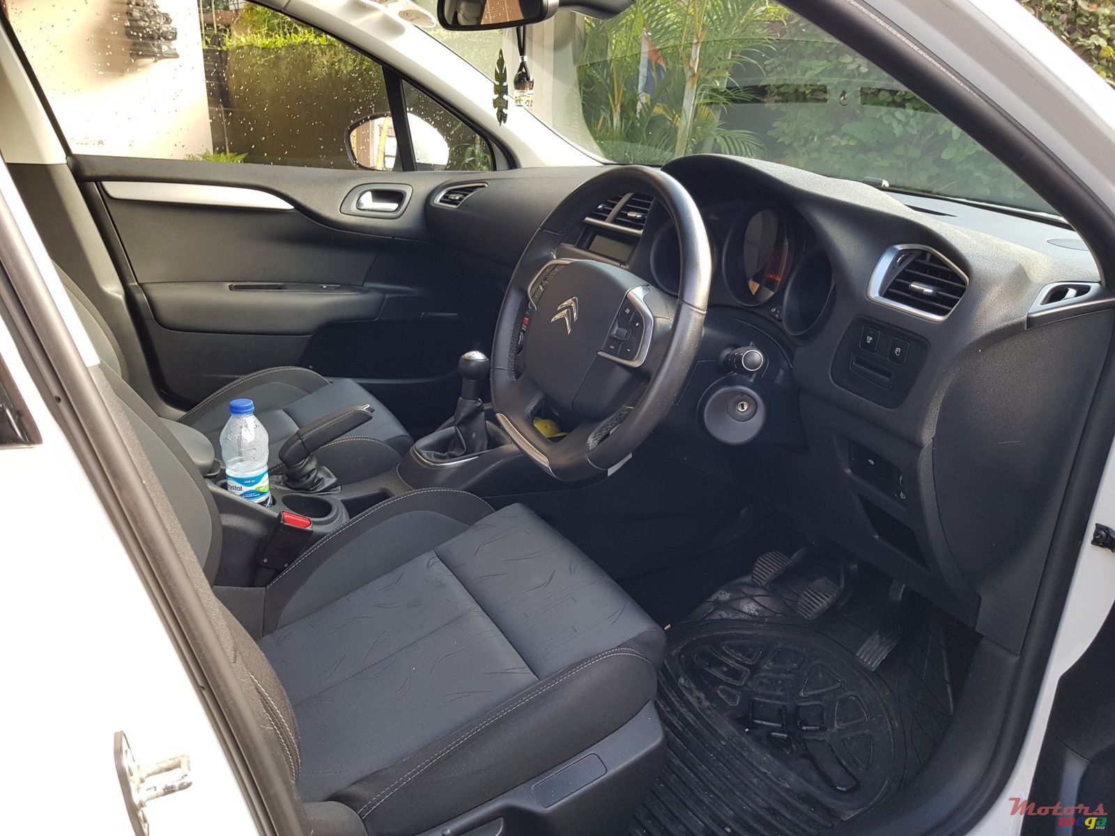 2013' Citroen C4 photo #2