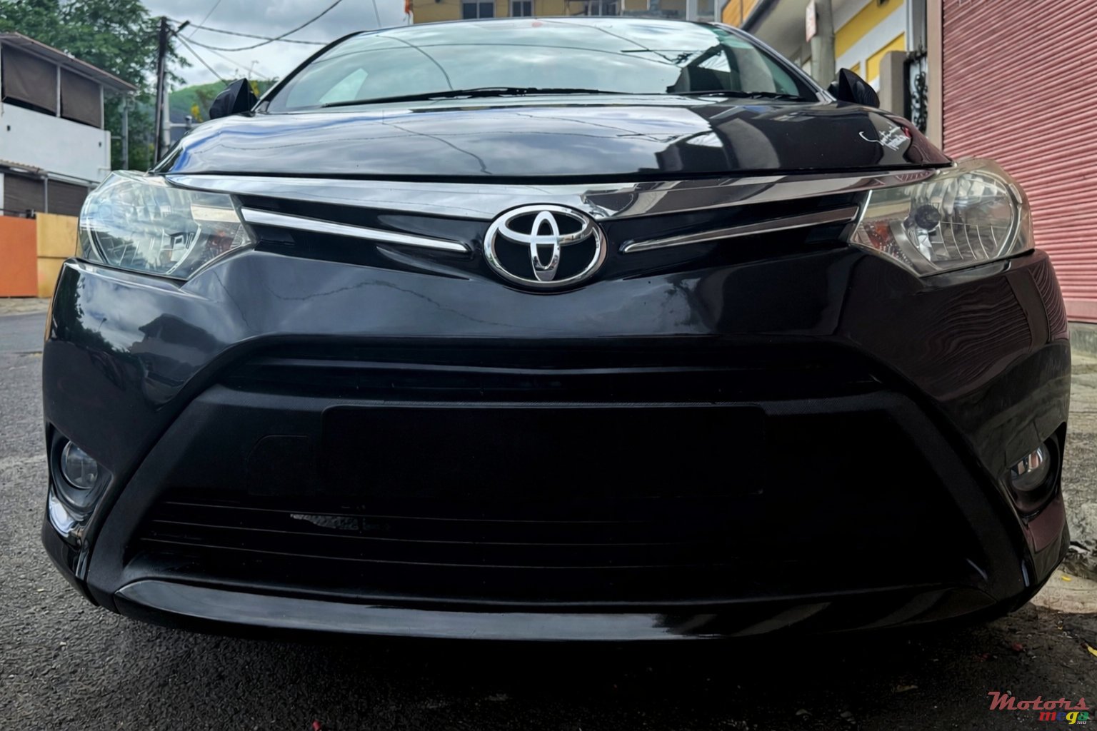2017' Toyota Yaris photo #2