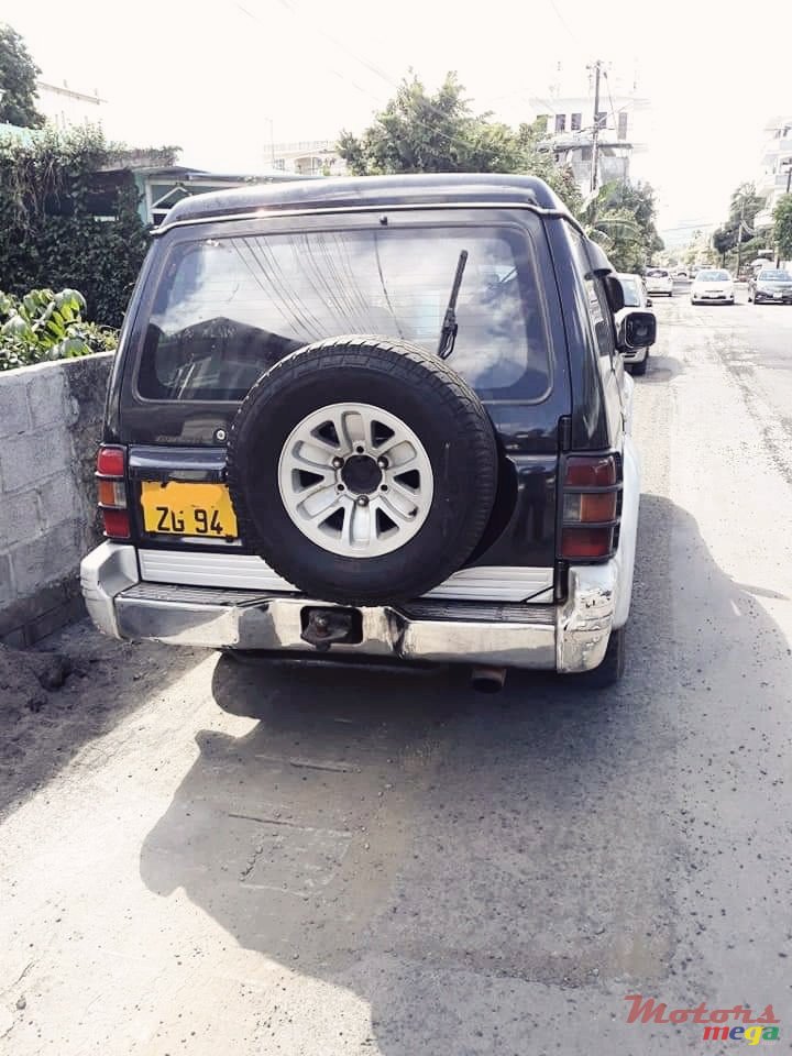 1994' Mitsubishi Pajero photo #3