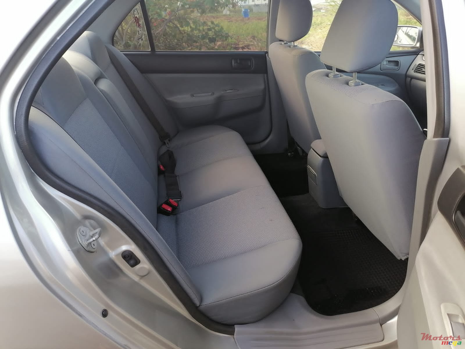 2010' Mitsubishi Lancer photo #6