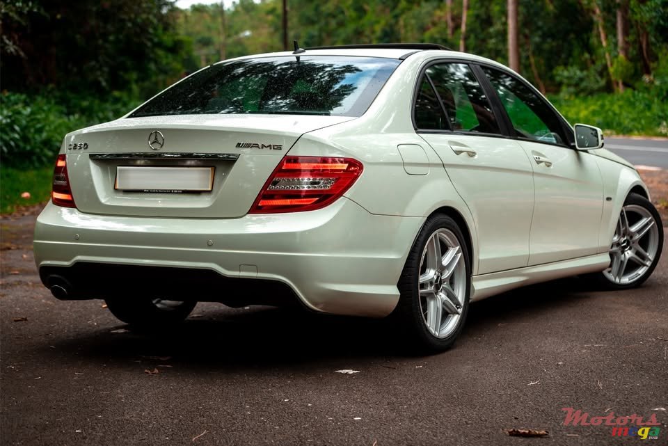 2011' Mercedes-Benz C 250 photo #3