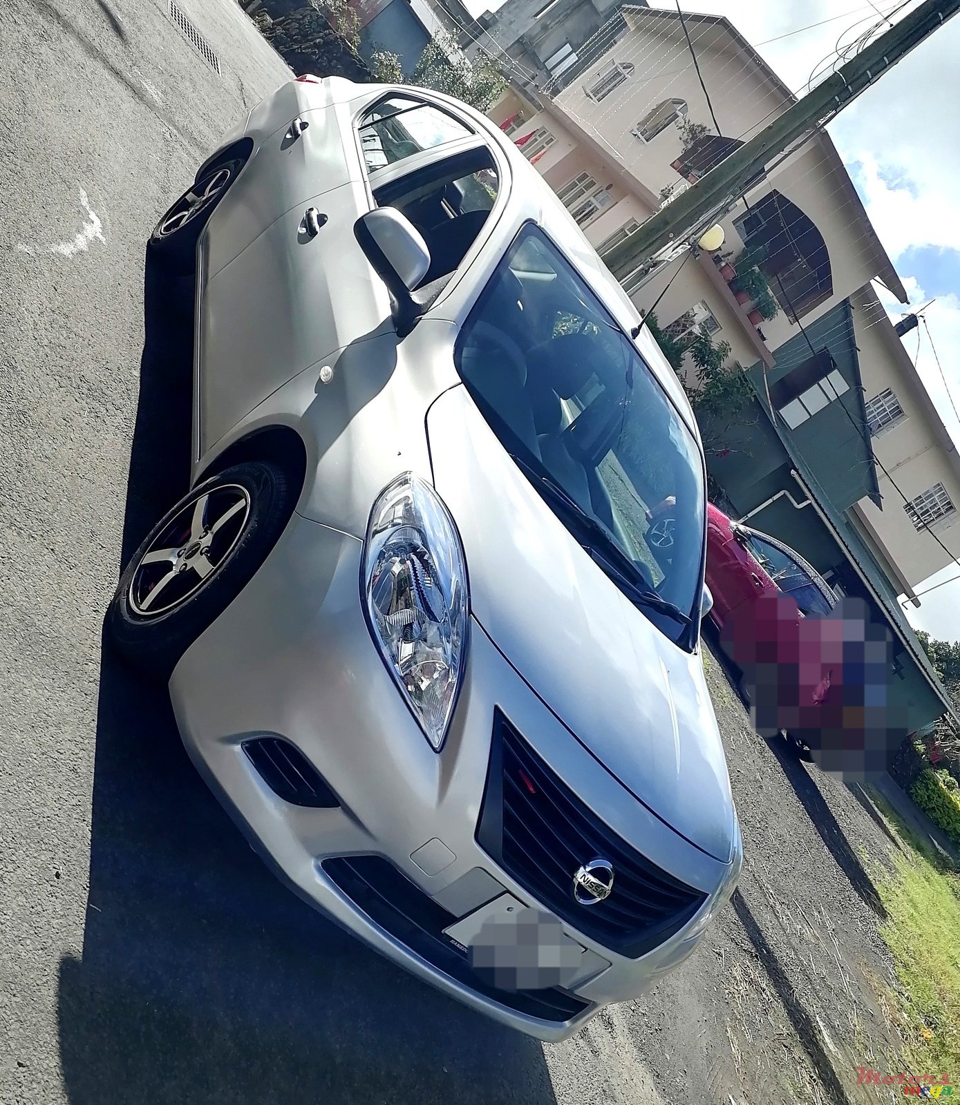 2013' Nissan photo #1