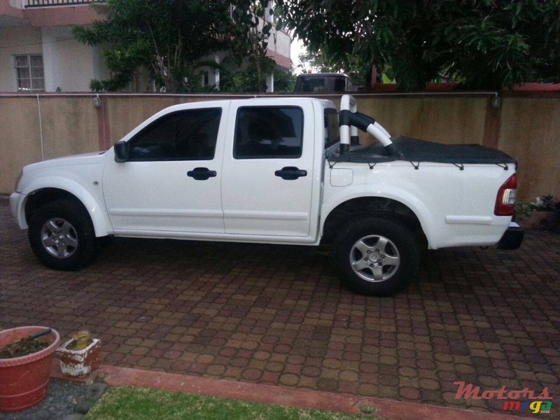 2005' Isuzu D-Max photo #2