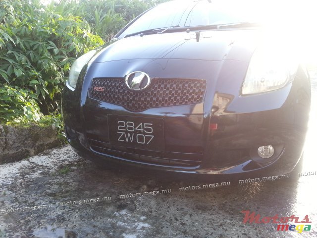 2007' Toyota Yaris photo #2