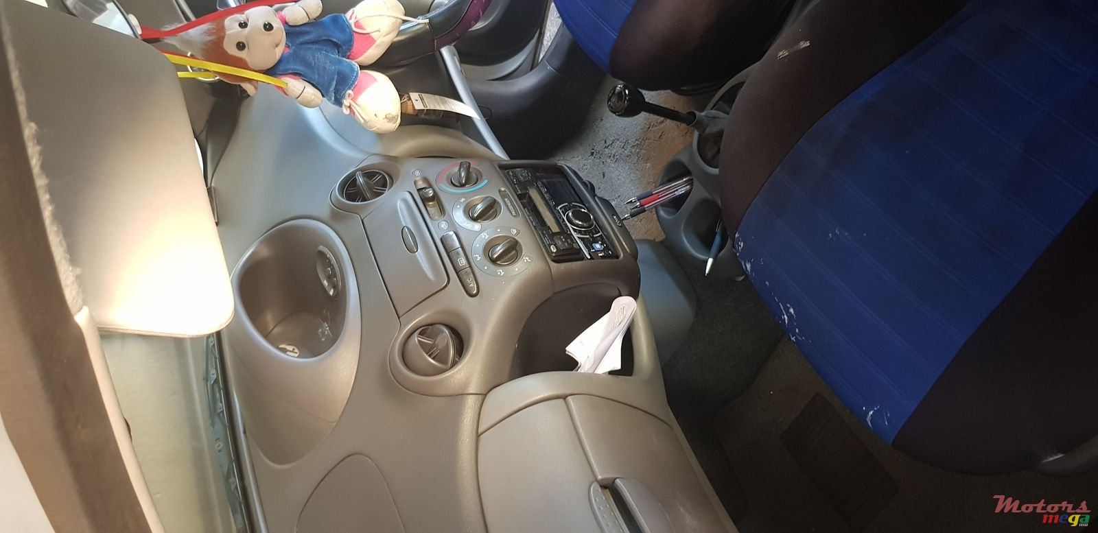 2000' Toyota Vitz photo #1