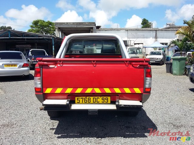 1999' Nissan 4X4 photo #4