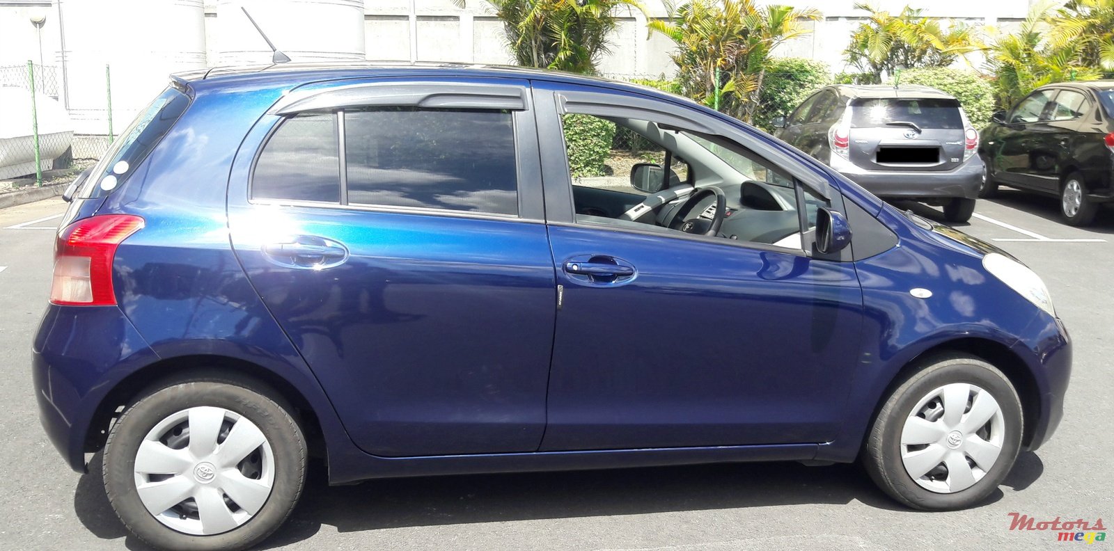 2006' Toyota Vitz photo #9