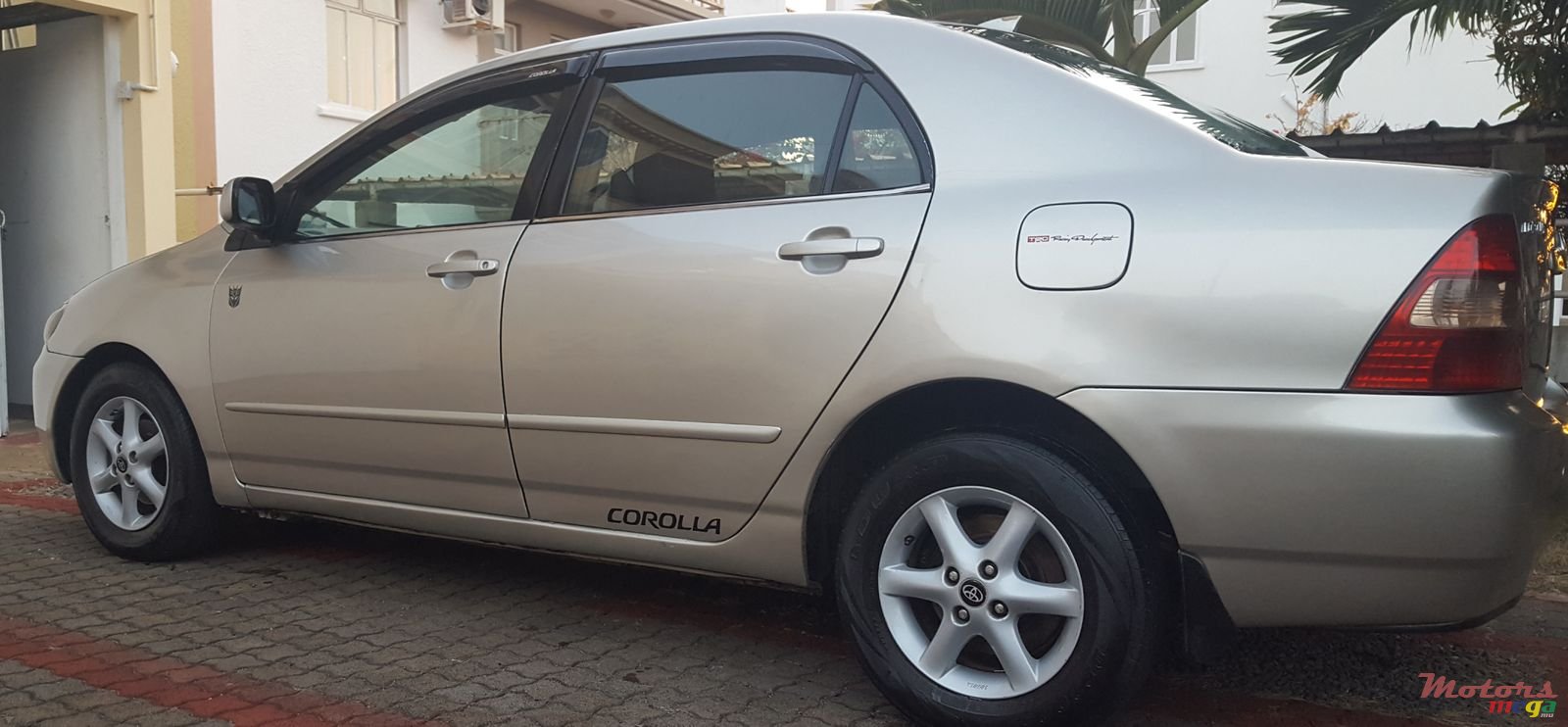 2002' Toyota Corolla photo #2