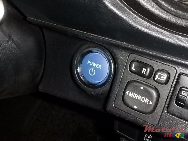 2013' Toyota Allex Aqua hybrid photo #6