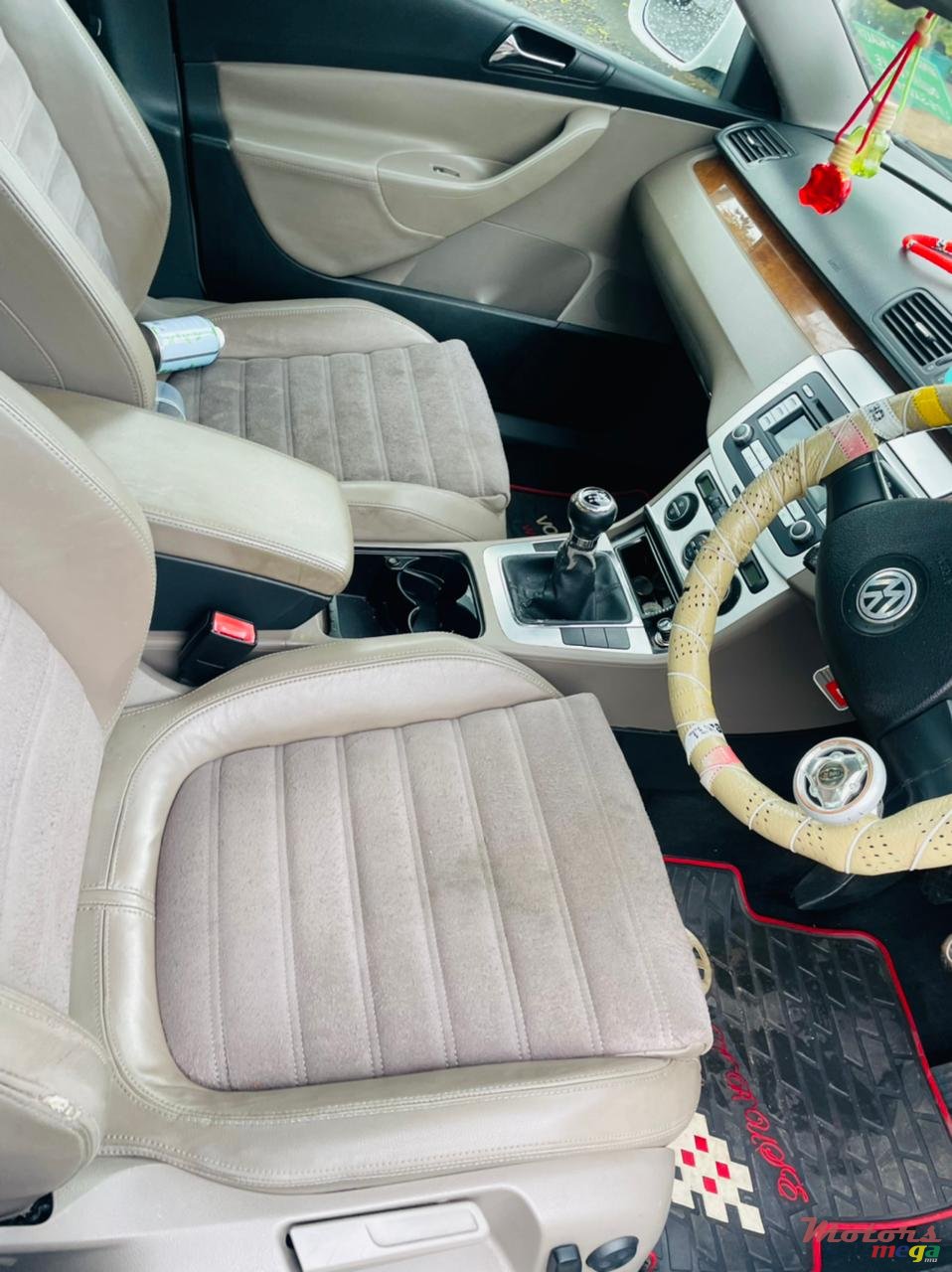 2011' Volkswagen Passat photo #5