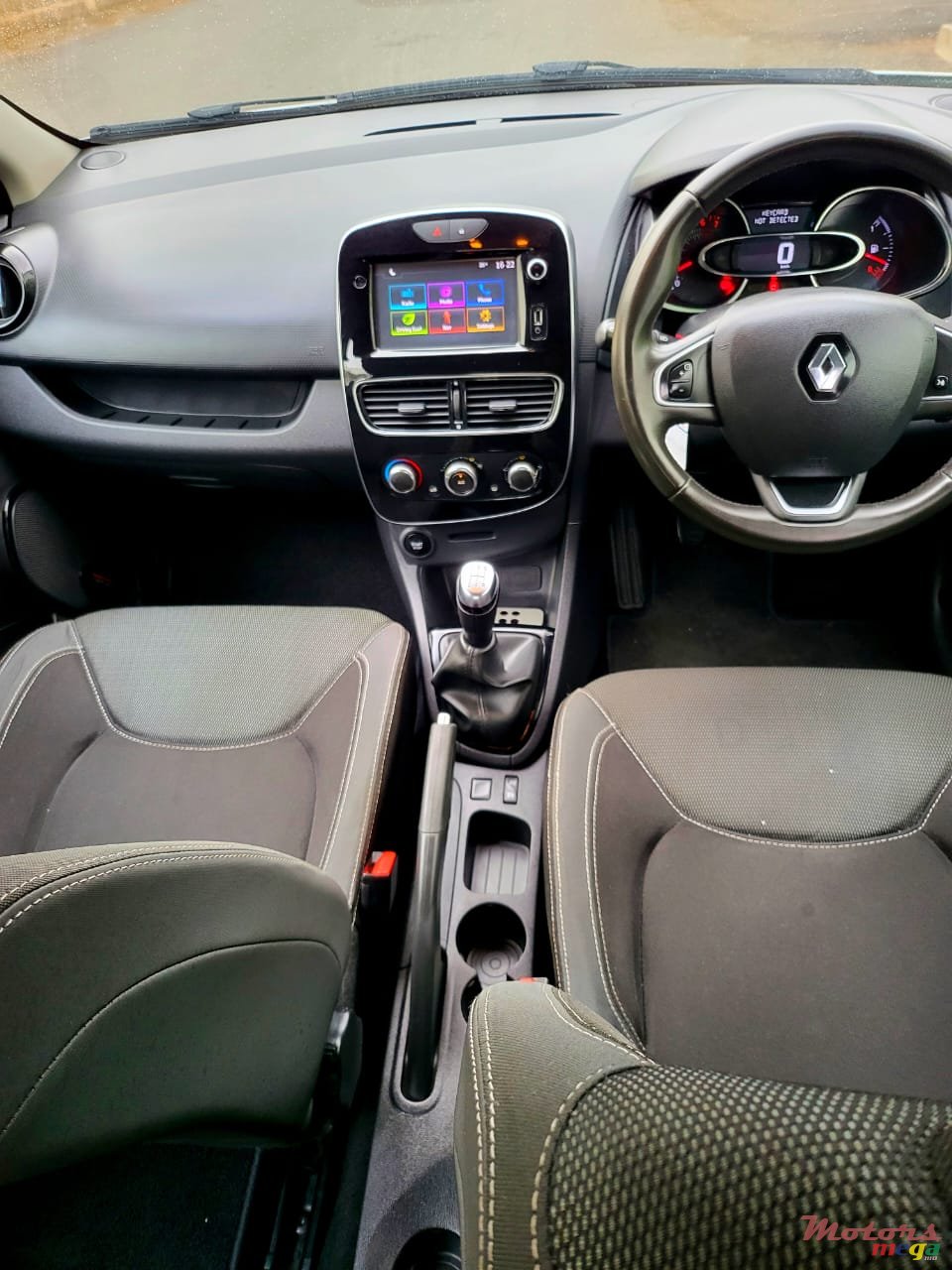 2018' Renault photo #3