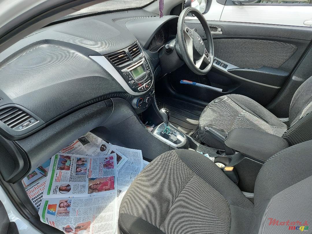 2015' Hyundai Accent photo #4