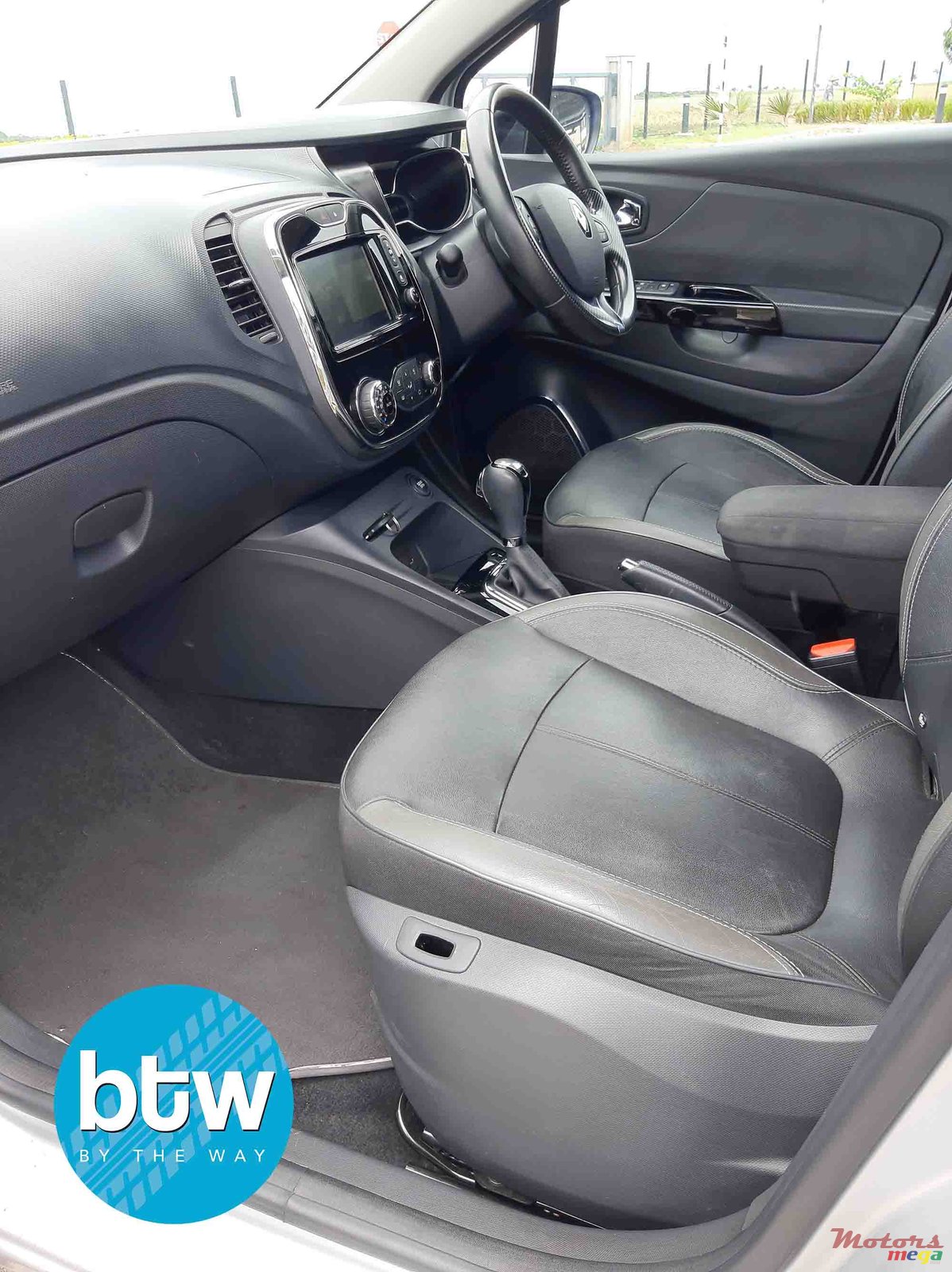 2015' Renault Captur photo #6