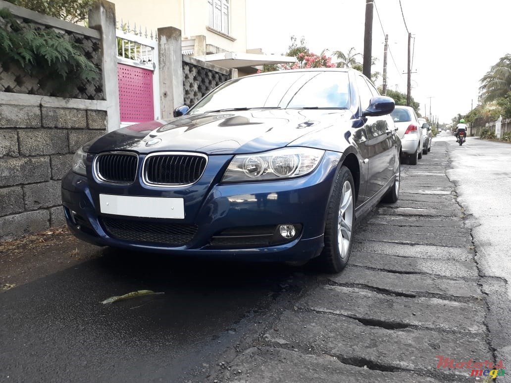 2010' BMW 3 Series photo #4