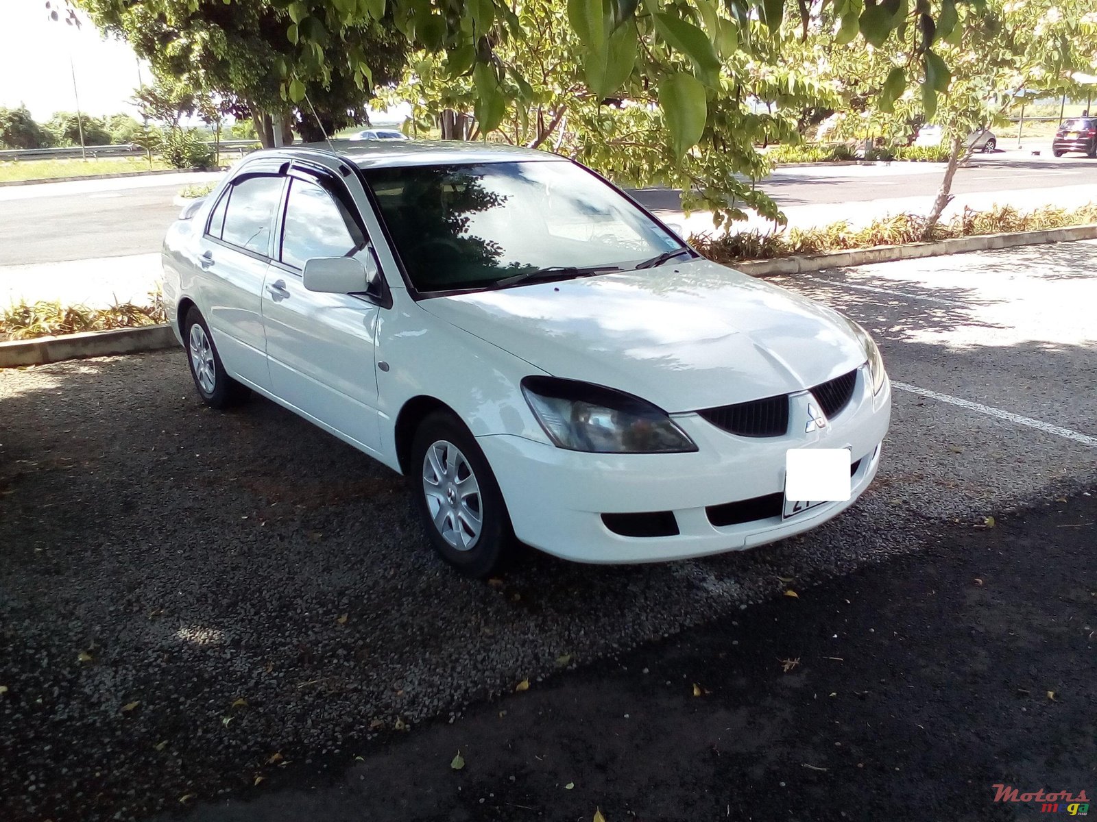 2004' Mitsubishi Lancer GLX photo #1