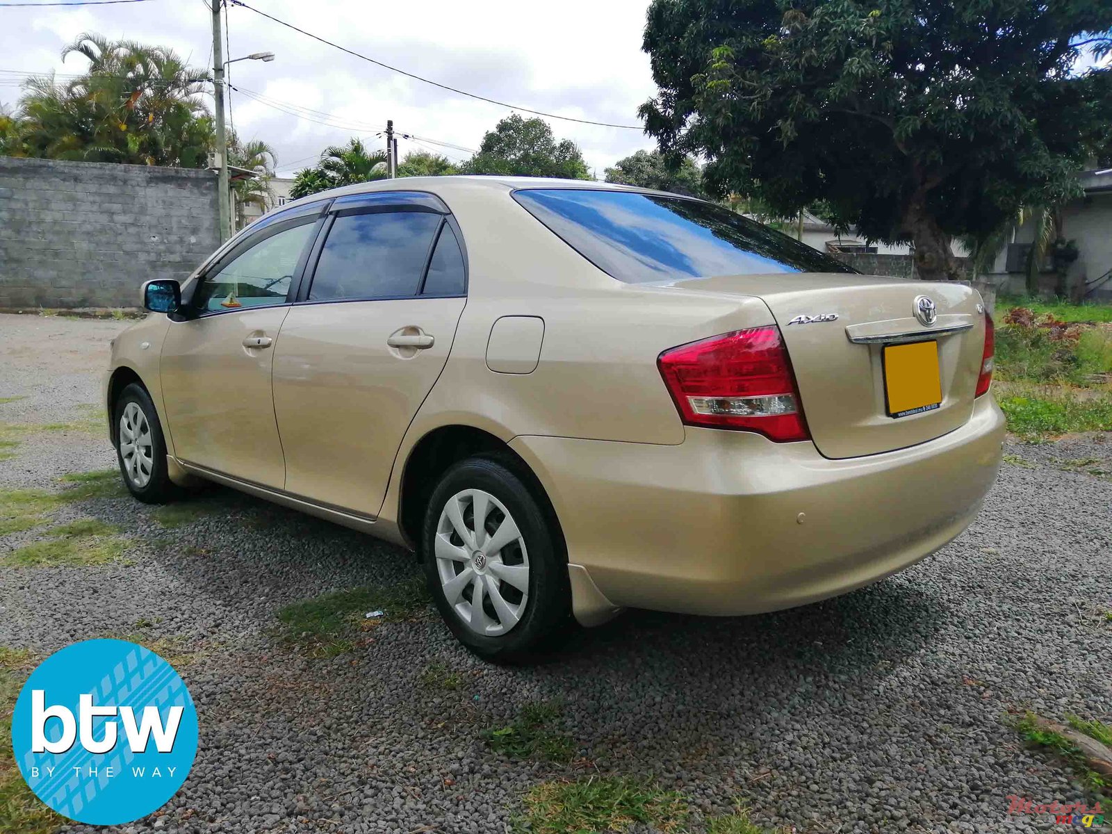 2012' Toyota Corolla Axio photo #2