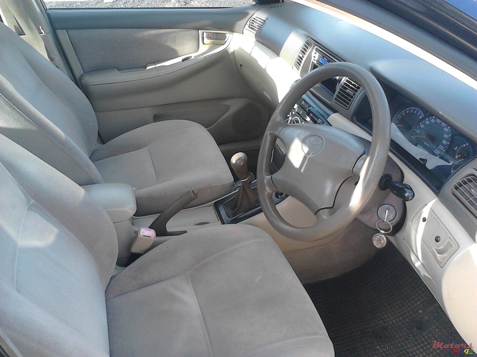 2004' Toyota Corolla photo #2