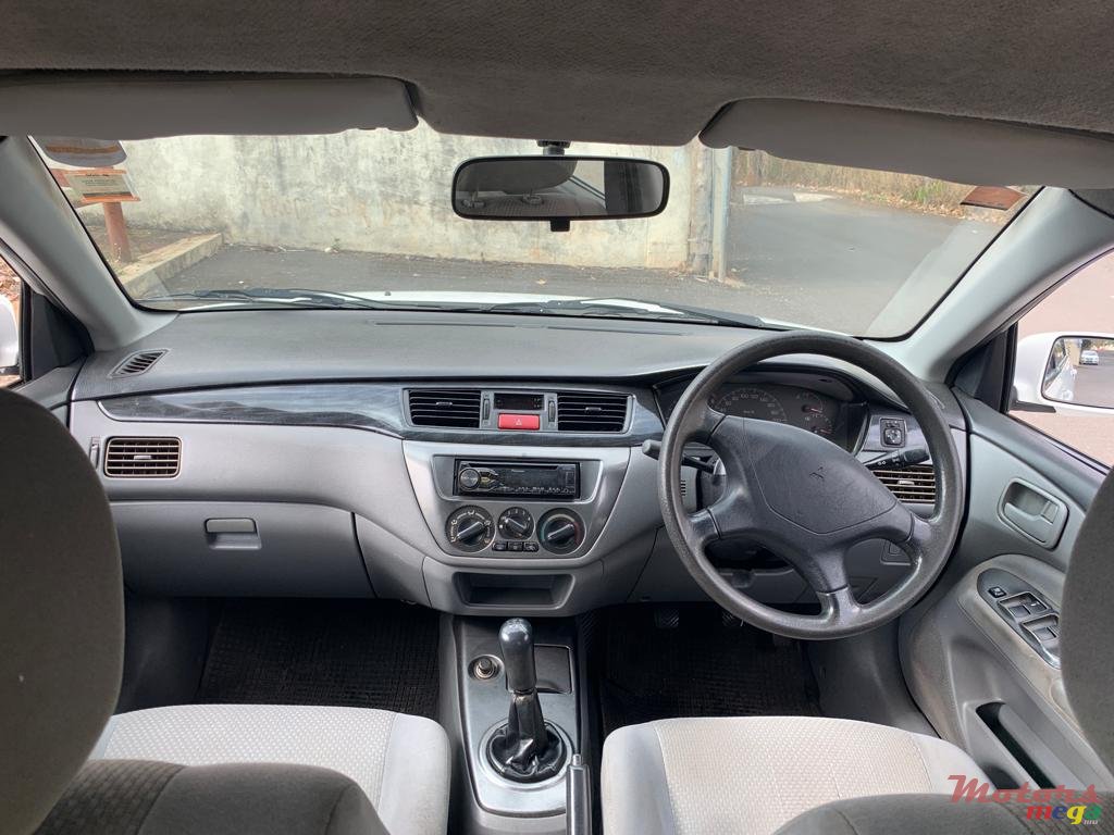 2006' Mitsubishi Lancer photo #6