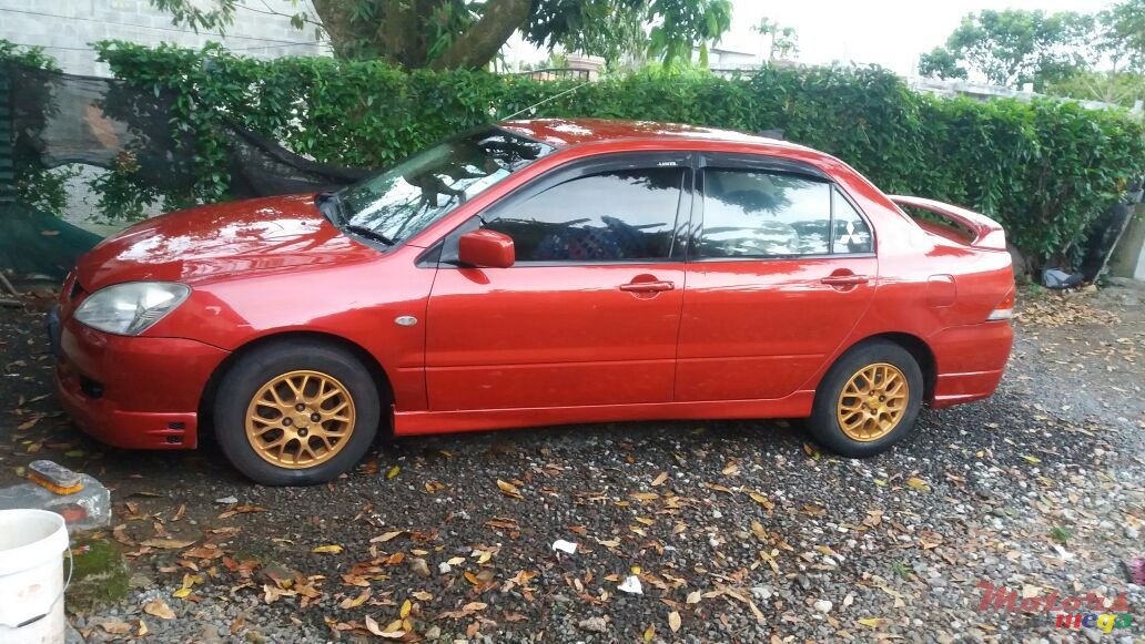 2004' Mitsubishi Lancer photo #1