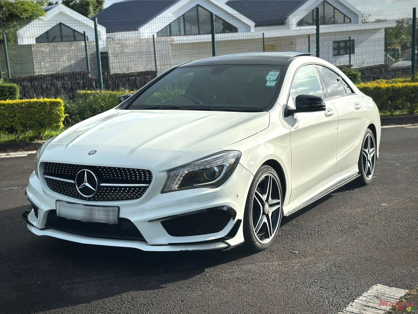 2015' Mercedes-Benz CLA200 photo #2