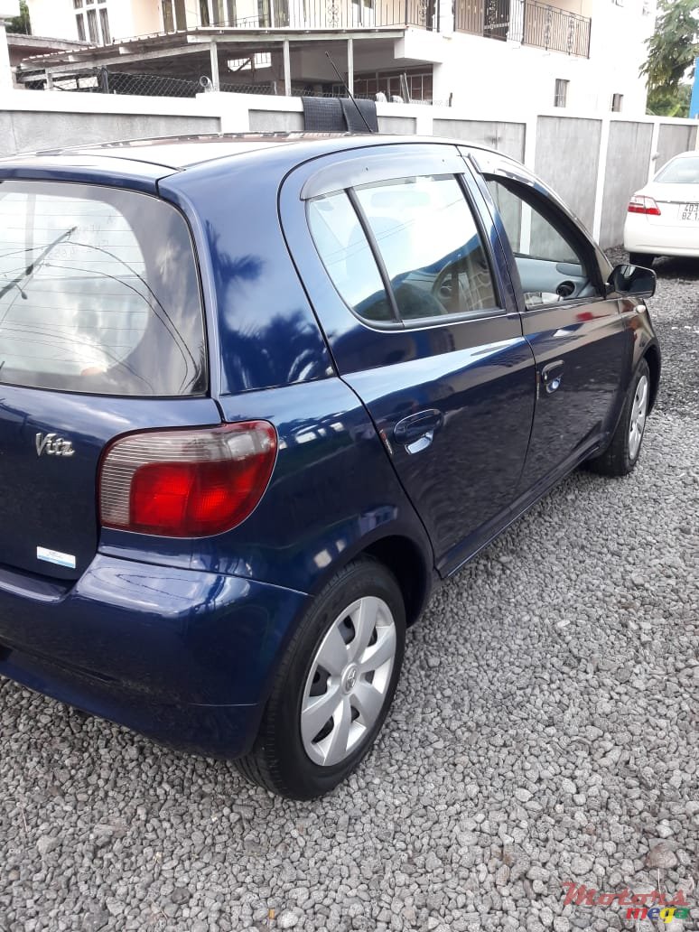 2001' Toyota Vitz photo #4
