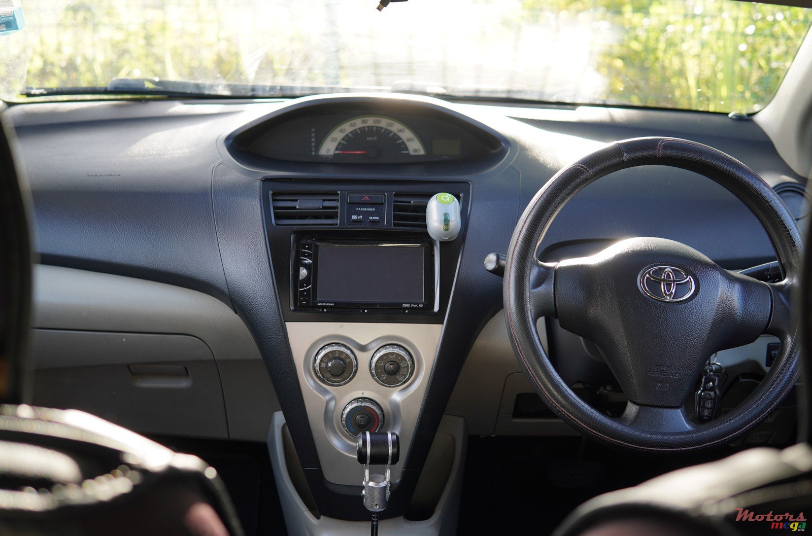 2006' Toyota Belta photo #4