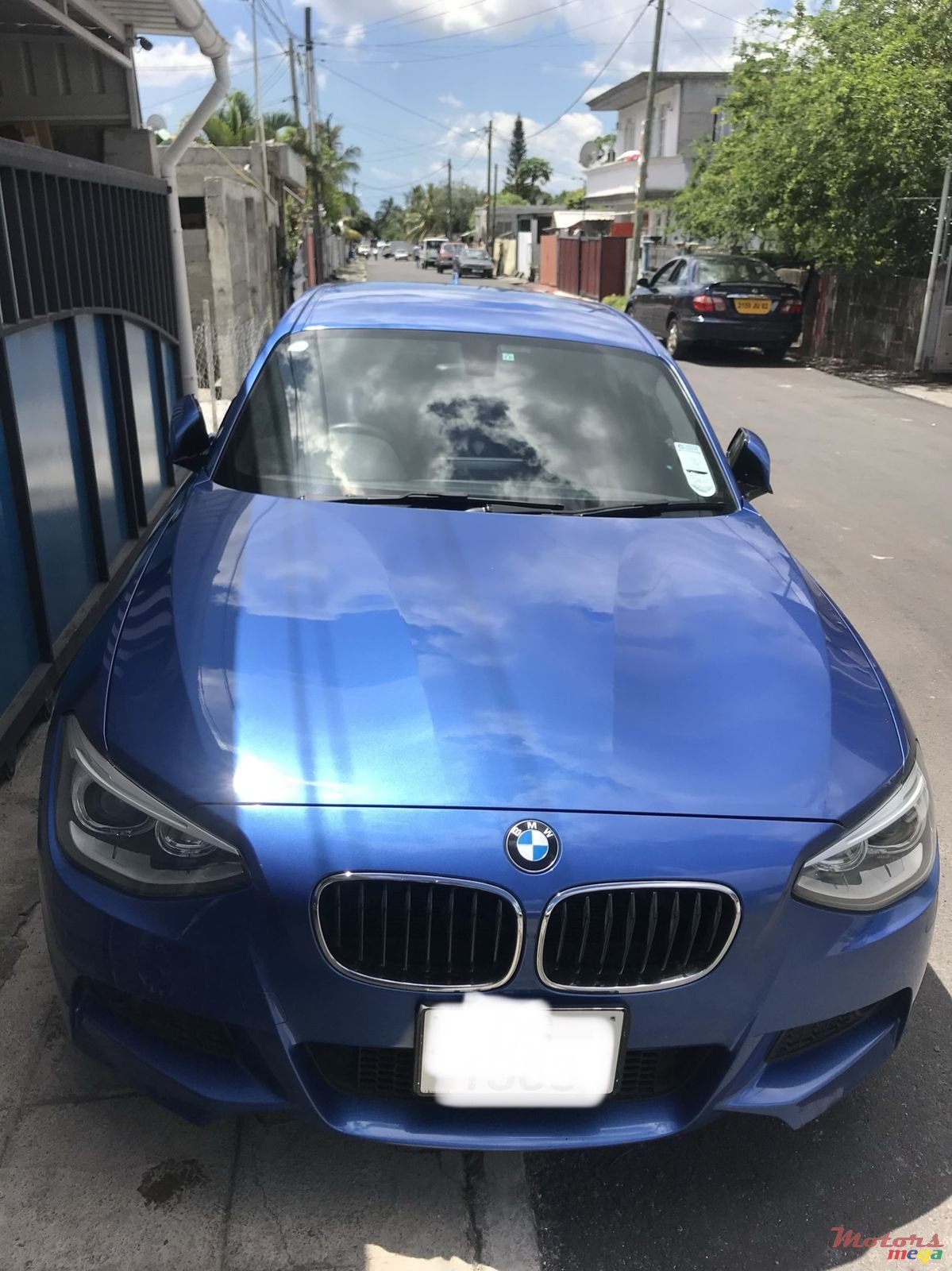 2012' BMW 1 Series 5 Door photo #1