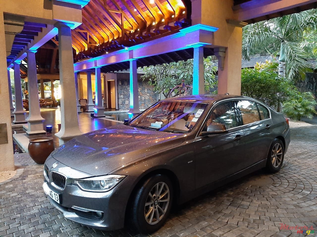 2013' BMW 320 photo #2