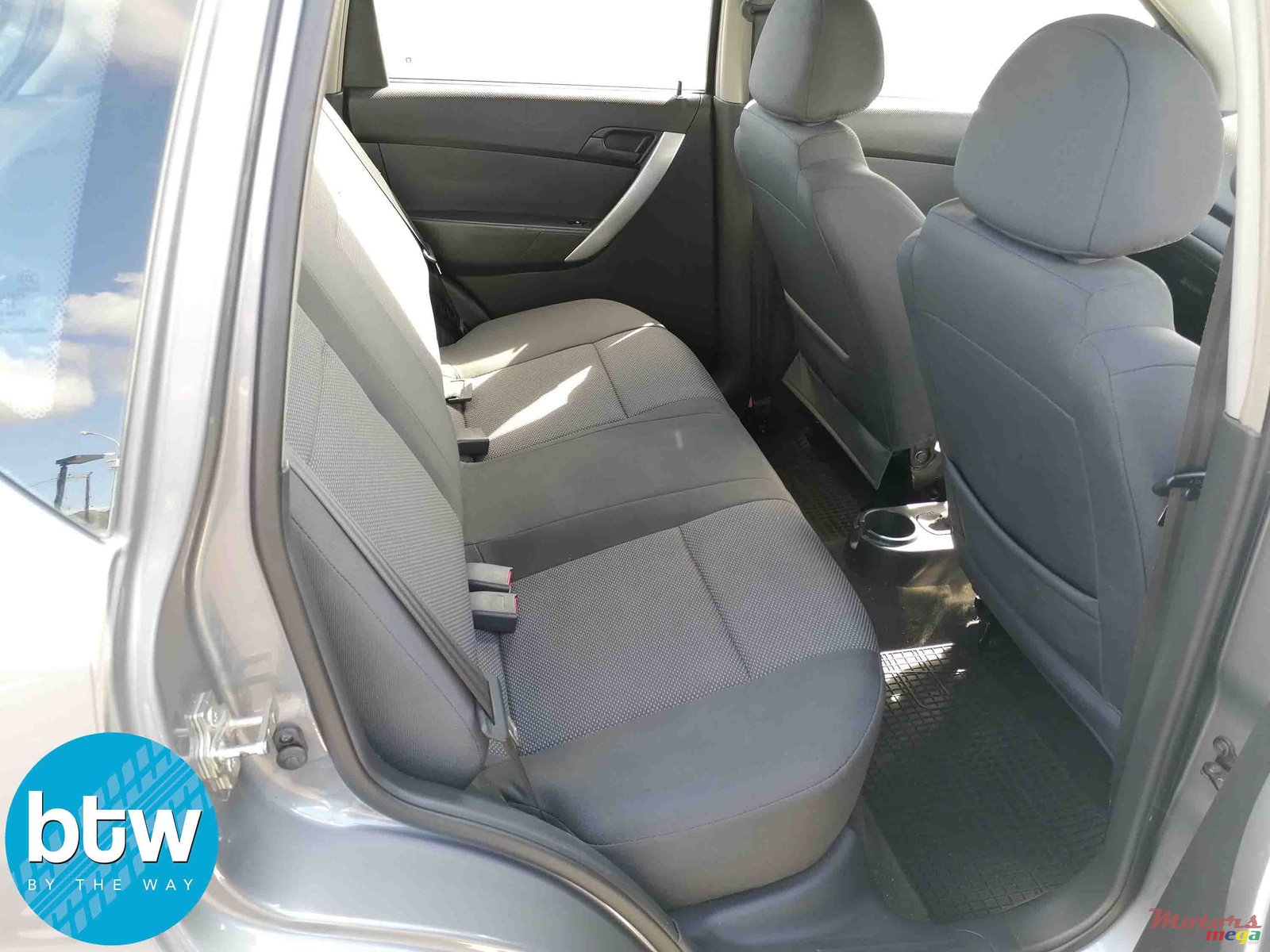 2011' Chevrolet Aveo LS photo #4