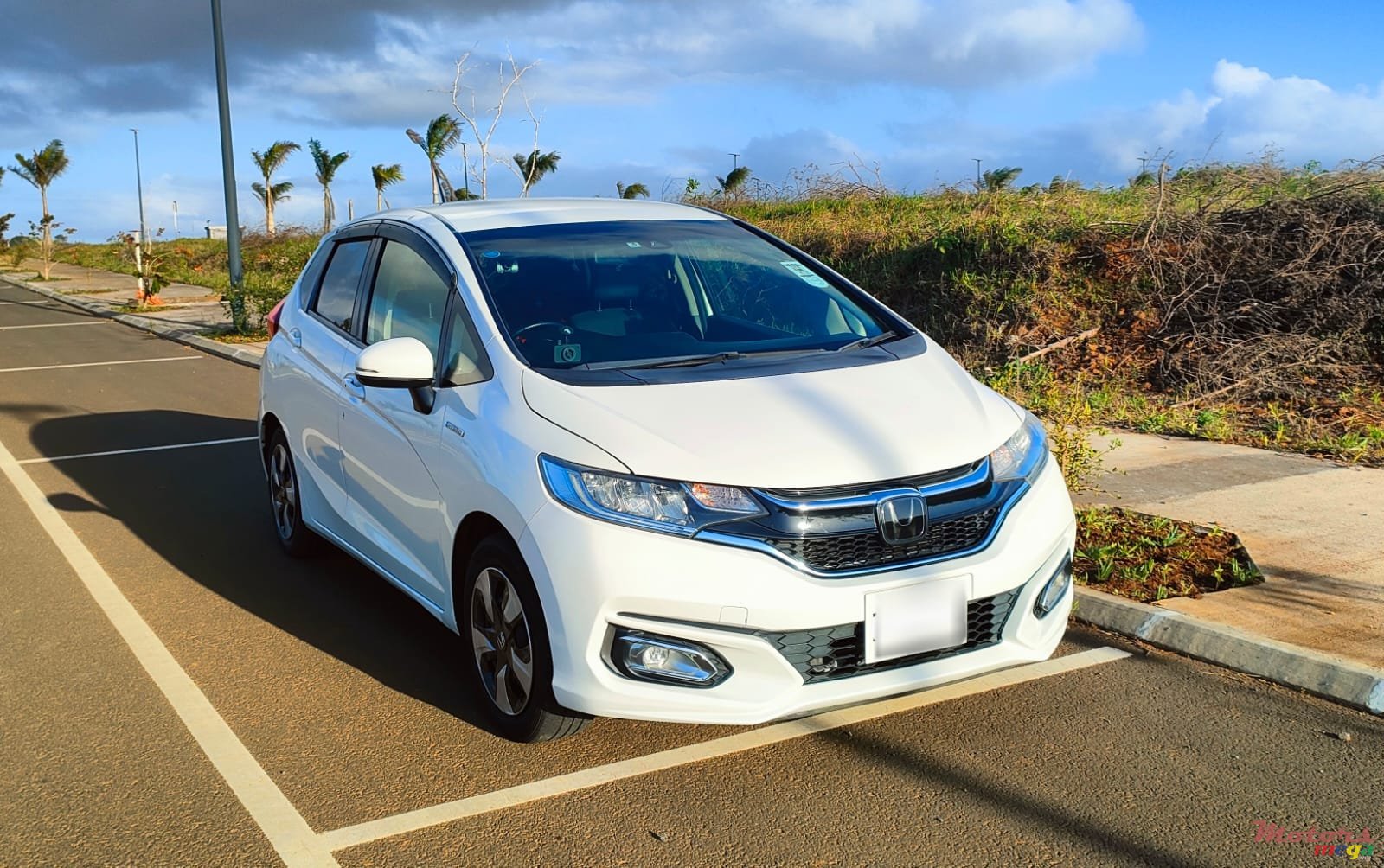 2017' Honda Fit Hybrid photo #1
