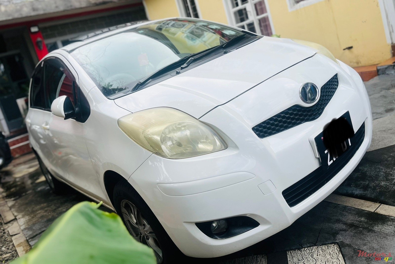 2007' Toyota Vitz photo #1