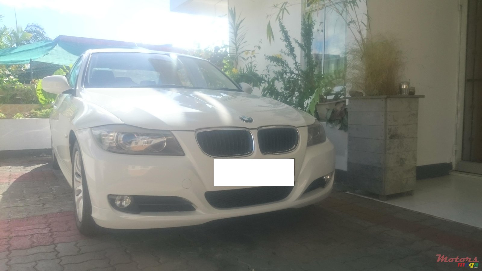 2011' BMW 3 Series E90 320i photo #5