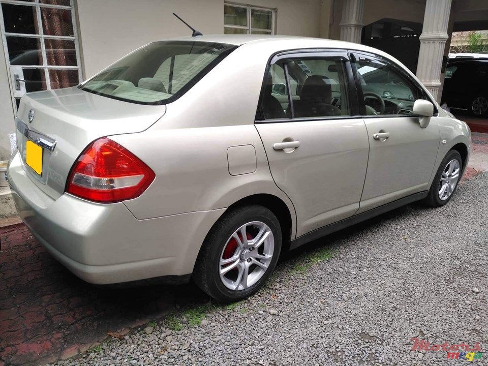 2005' Nissan Tiida photo #3