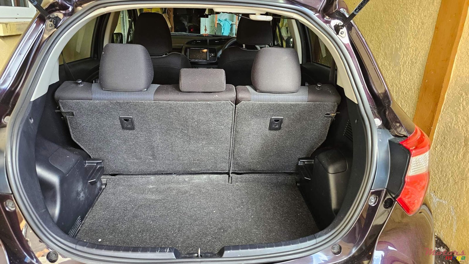 2018' Toyota Vitz Hybrid photo #1