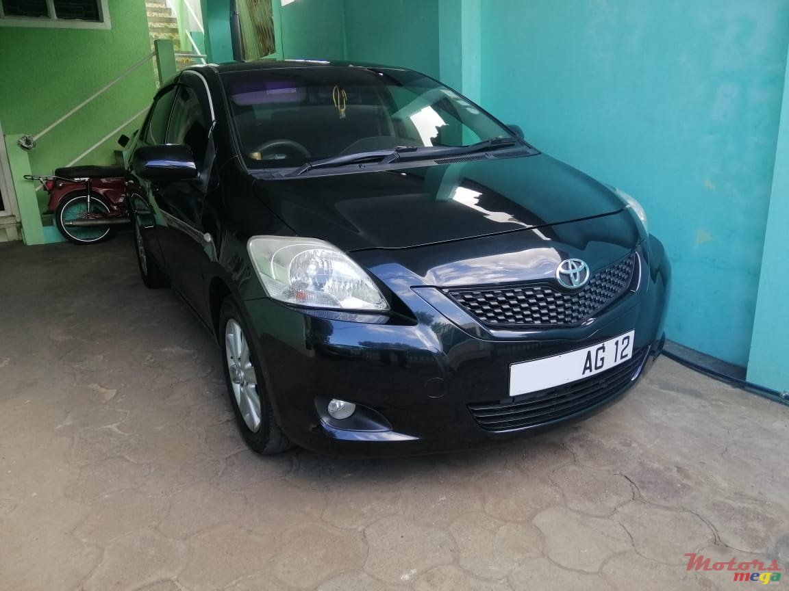 2012' Toyota Yaris photo #1