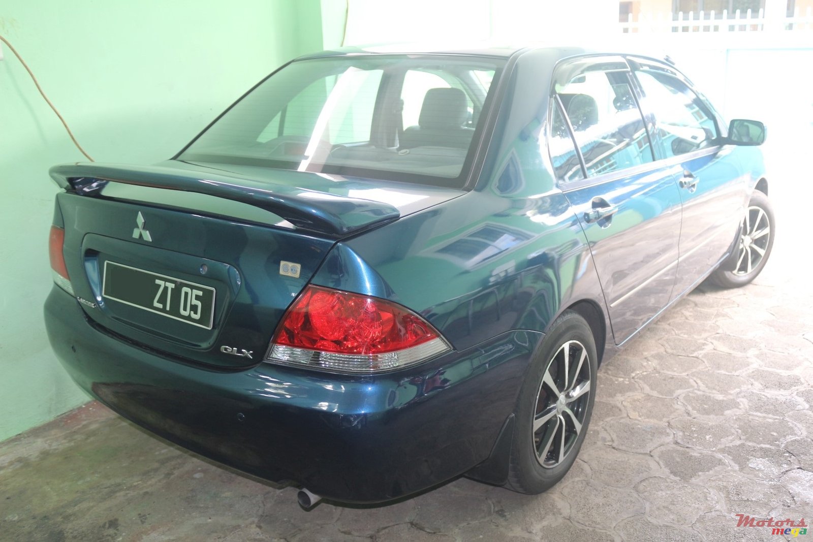 2005' Mitsubishi Lancer GLX photo #4