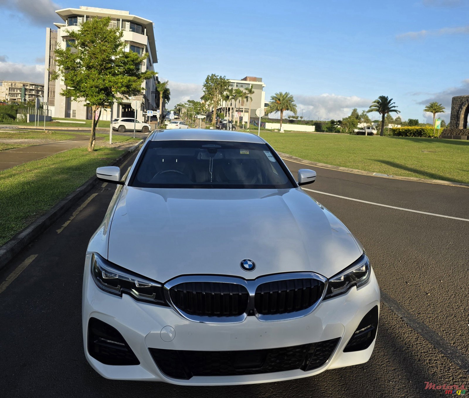 2019' BMW 330 E photo #2