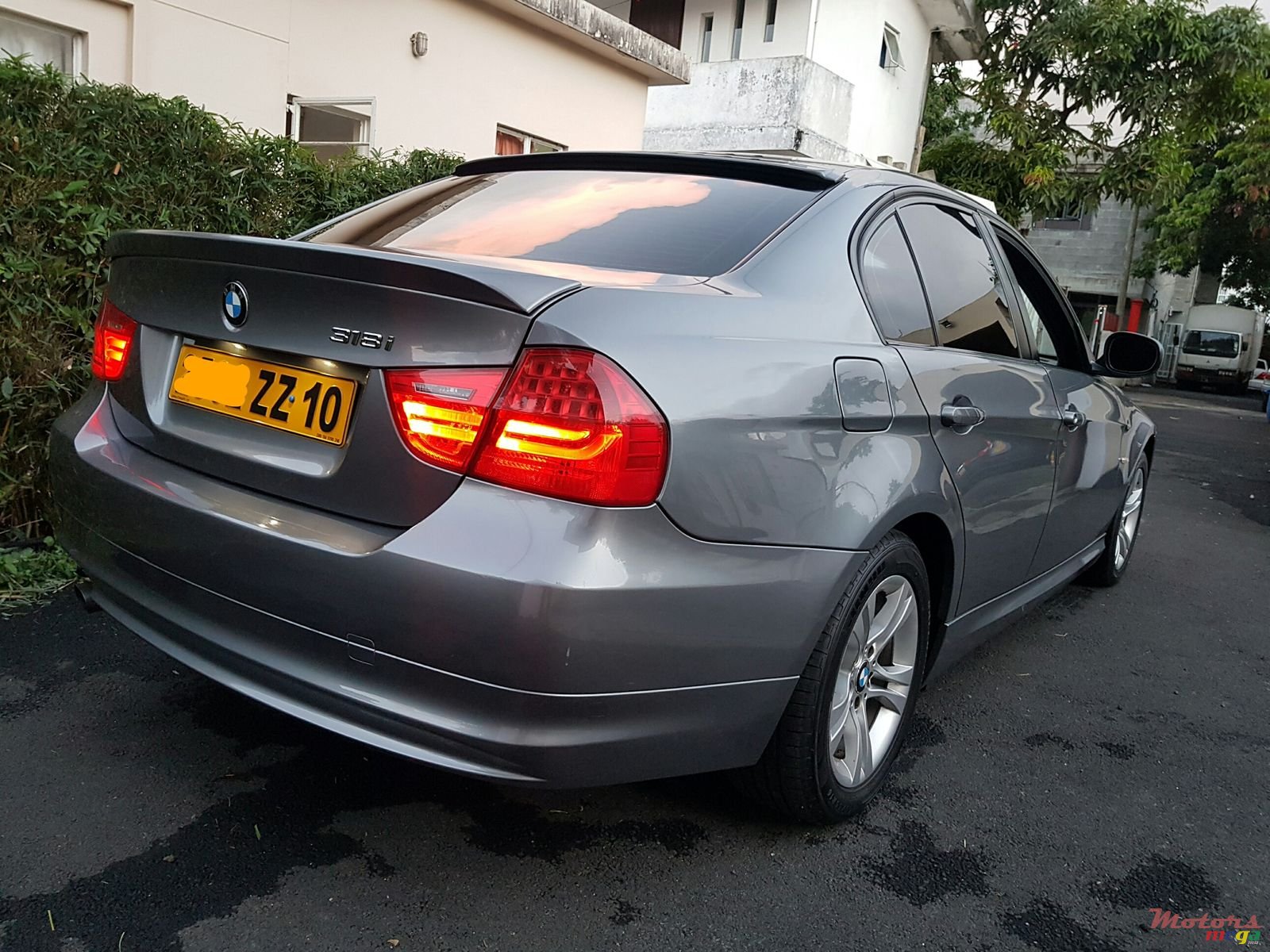 2010' BMW 318 photo #3