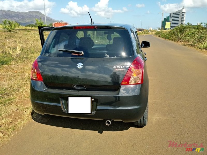 2009' Suzuki Swift photo #2